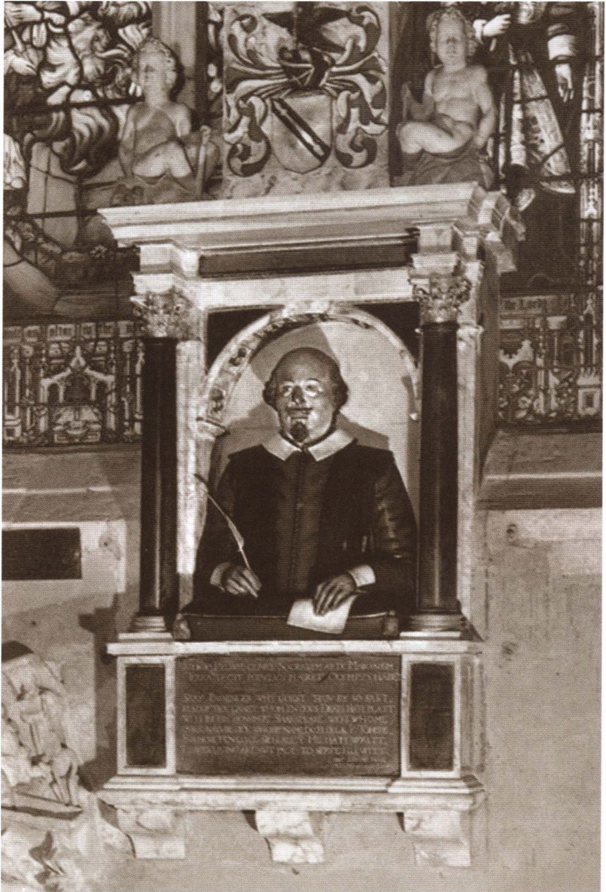 Бюст Шекспира в алтарной стене церкви Святой Троицы. Скульптор Г. Янсен